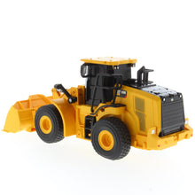Load image into Gallery viewer, CAT 1:35 Remote Controlled 950M Wheel Loader
