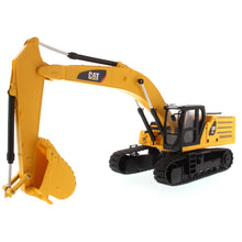 Load image into Gallery viewer, CAT 1:24 Remote Controlled 336 Excavator - 25m Distance
